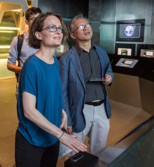 Visitors impressed by the virtual-reality simulation of flooding in New York City at the Remote Sensing and Environmental Monitoring Gallery