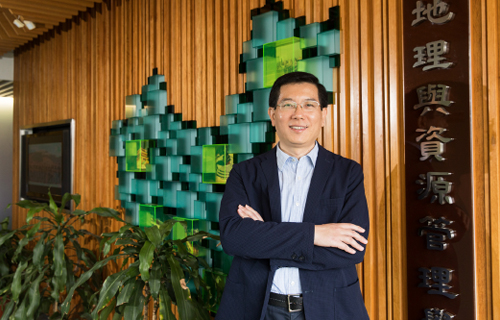 Professor Bo Huang works in CUHK’s Department of Geography and Resource Management and is an Associate Director of its Institute of Space and Earth Information Science