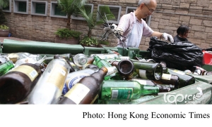 玻璃樽徵費擬每公升收$1　飲品商自行回收可豁免 (Hong Kong Economic Times - 20180712)