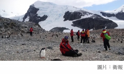 Antarctica&#039;s tourism industry is designed to prevent damage, but can it last? (衛報 - 20160626)