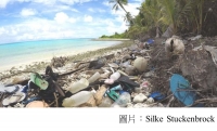 Plastic pollution: Flip-flop tide engulfs 'paradise' island (BBC - 20190516)